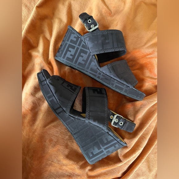 Vintage Fendi Scarpe Tonal Black Zucca Print Wedge Platform Sandals 38-39fr 8US - Picture 8 of 10